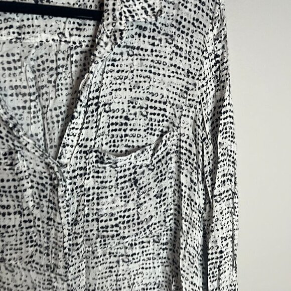 Bella Dahl patterned button down shirt - Picture 2 of 5